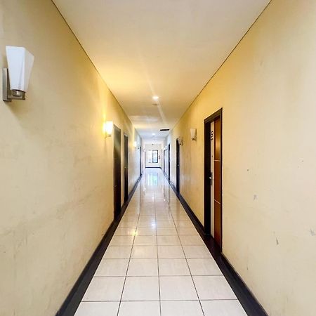Urbanview Trisula Hotel Makassar Extérieur photo
