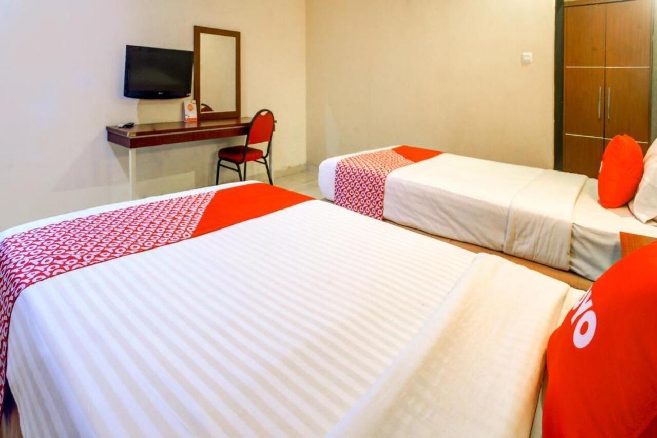 Urbanview Trisula Hotel Makassar Extérieur photo