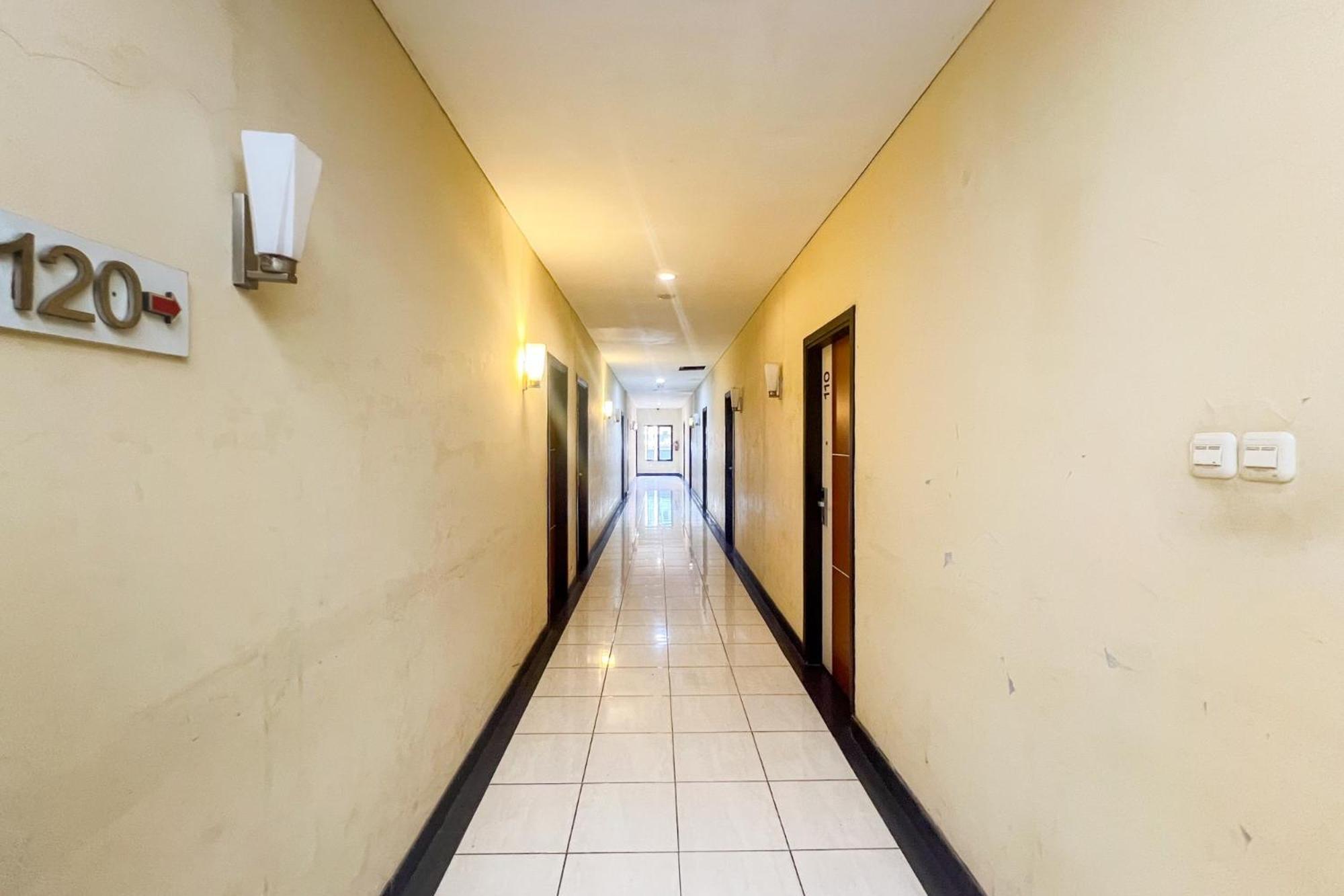 Urbanview Trisula Hotel Makassar Extérieur photo