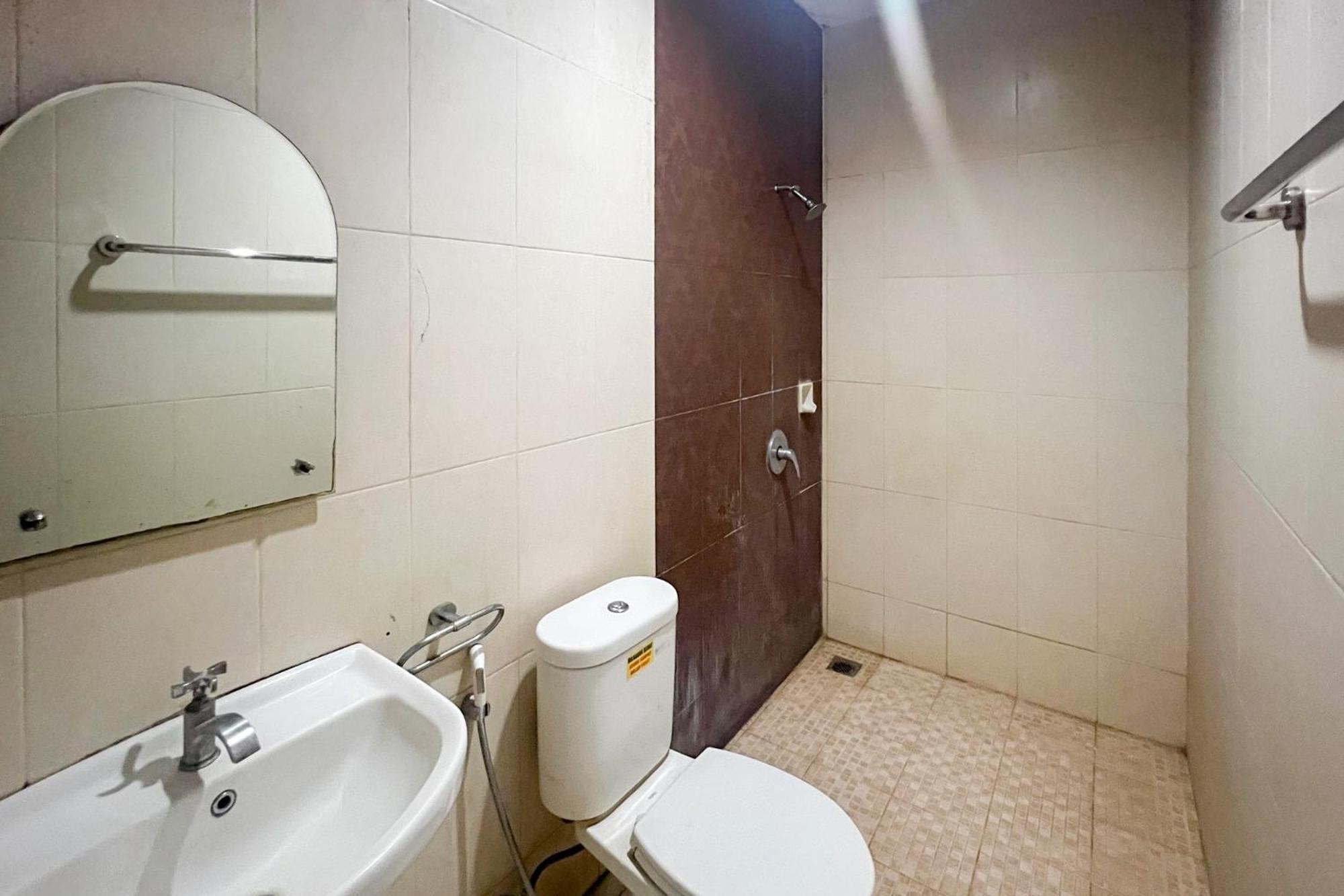 Urbanview Trisula Hotel Makassar Extérieur photo