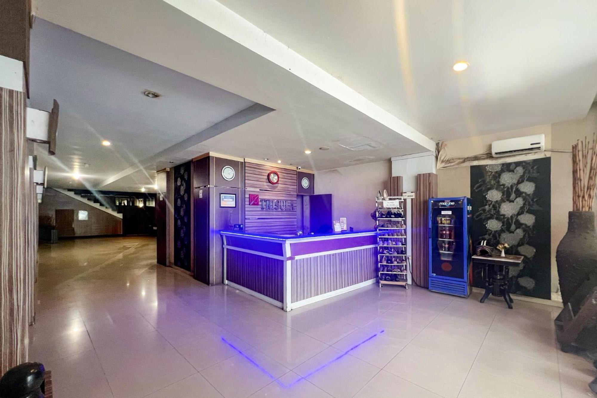 Urbanview Trisula Hotel Makassar Extérieur photo