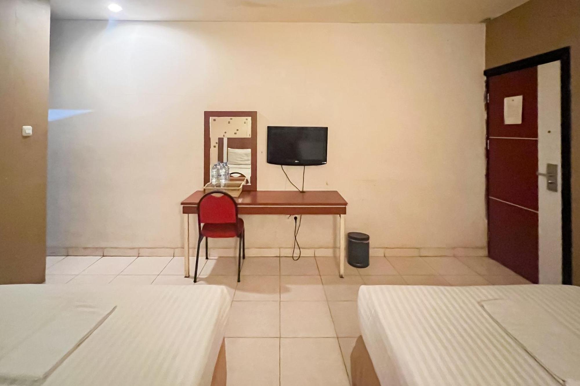 Urbanview Trisula Hotel Makassar Extérieur photo