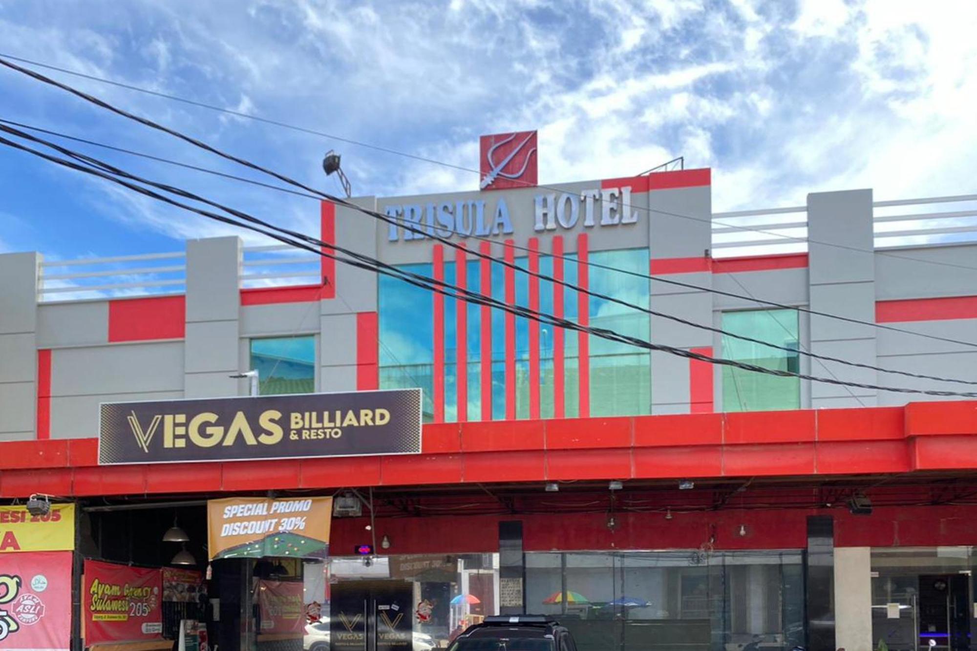 Urbanview Trisula Hotel Makassar Extérieur photo