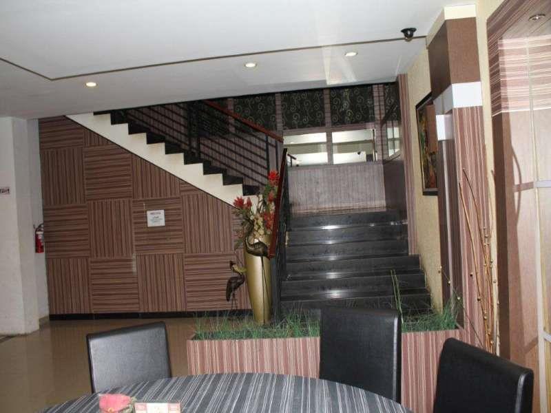 Urbanview Trisula Hotel Makassar Extérieur photo